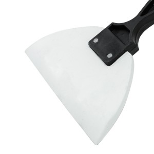 Шпатель резиновый с пласт.ручкой 135мм